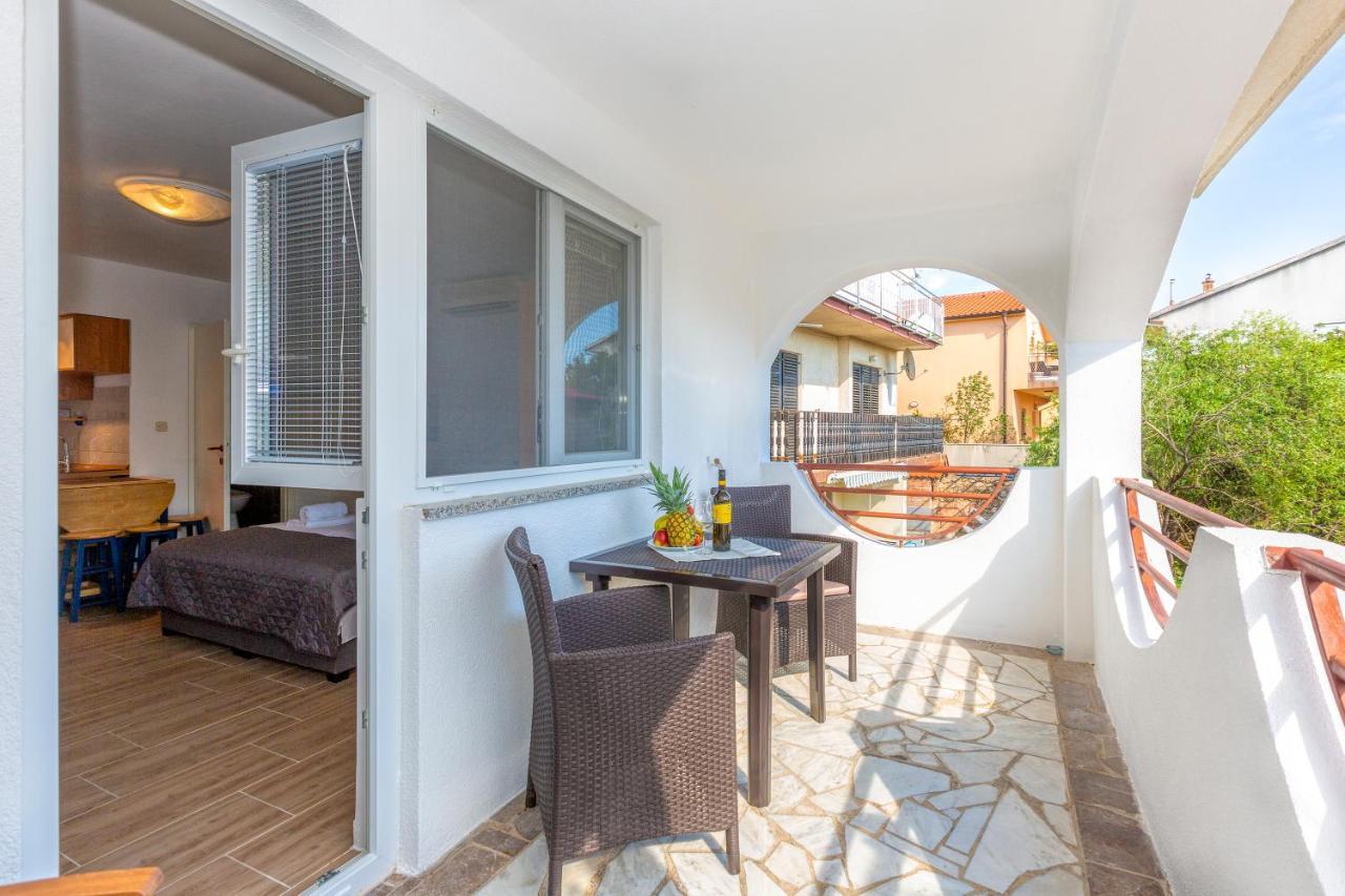 Apartmani Luky Karlobag Extérieur photo