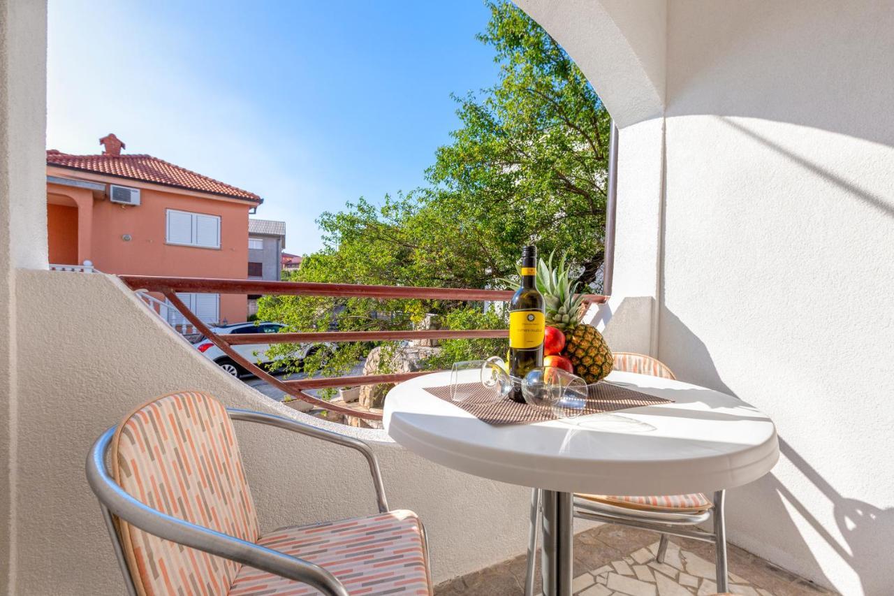 Apartmani Luky Karlobag Extérieur photo
