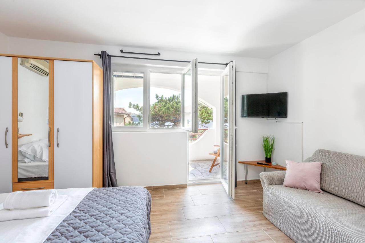 Apartmani Luky Karlobag Extérieur photo