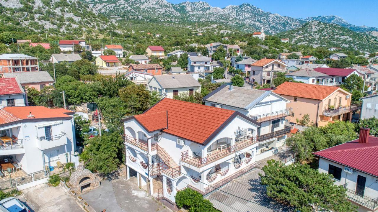 Apartmani Luky Karlobag Extérieur photo