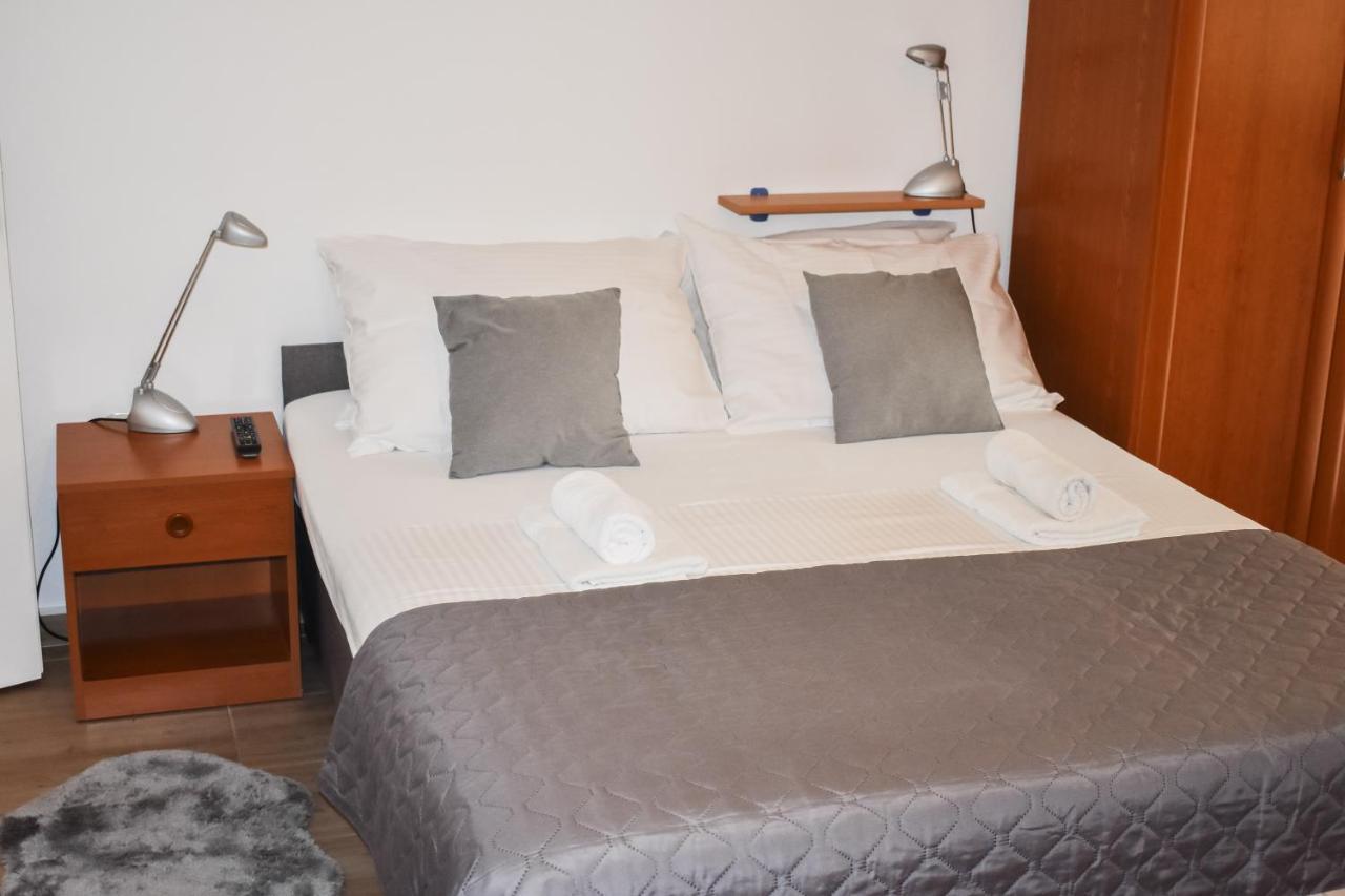 Apartmani Luky Karlobag Extérieur photo