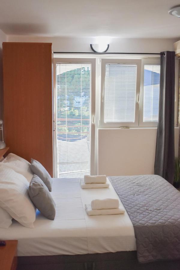 Apartmani Luky Karlobag Extérieur photo